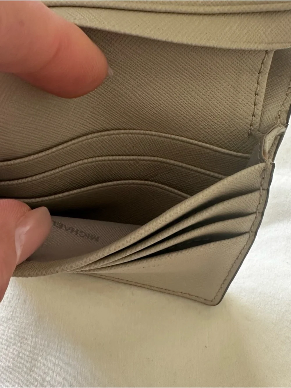 MICHAEL KORS Jet Set Small Saffiano Leather Wallet in Taupe or Light Tan